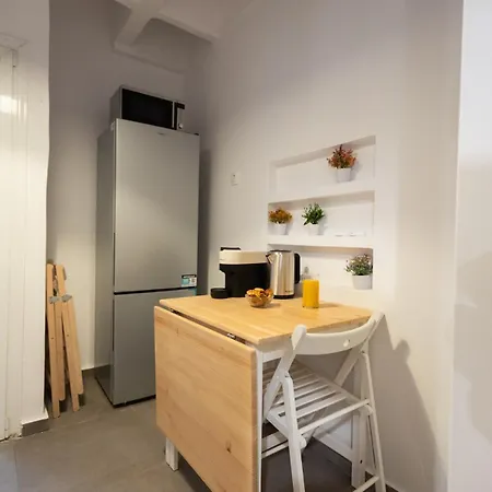 Main Avenue Balcony Apartment