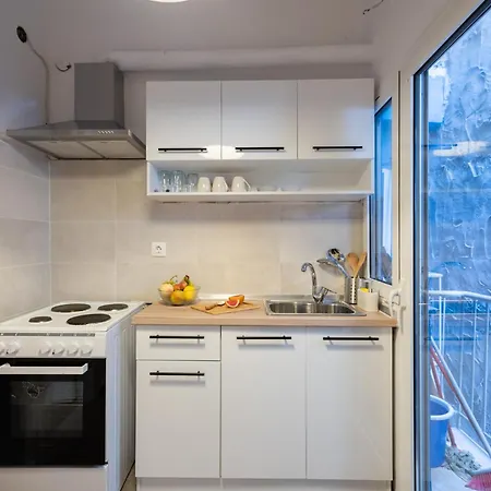 Main Avenue Balcony *