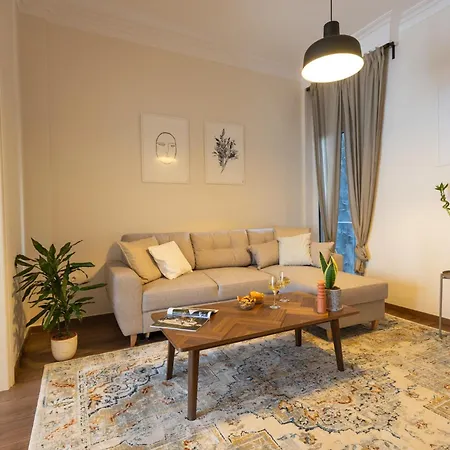 Main Avenue Balcony Apartmán Soluň