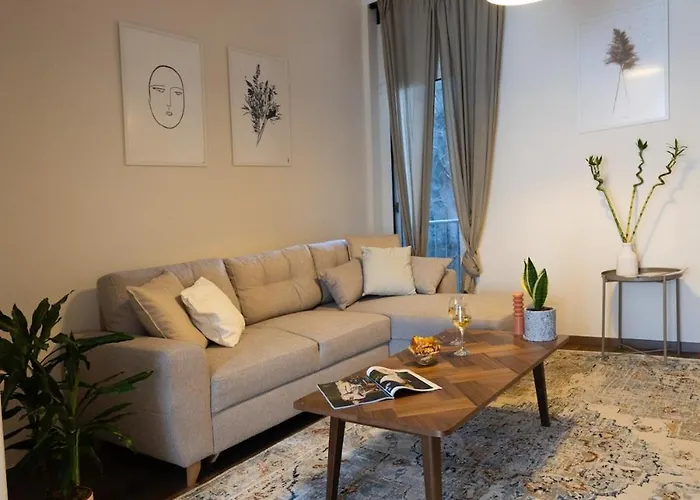 Main Avenue Balcony شقة