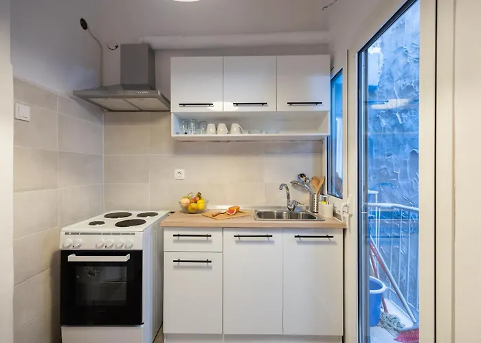 Main Avenue Balcony *