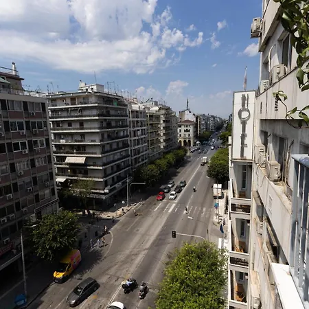 Main Avenue Balcony Apartman