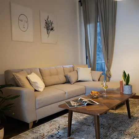 Main Avenue Balcony Apartman *
